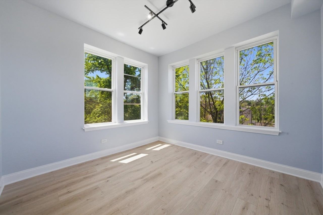 541 N Lawndale Ave #1 - Photo 3 of 13