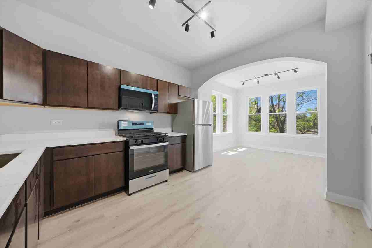541 N Lawndale Ave - Photo 4 of 13