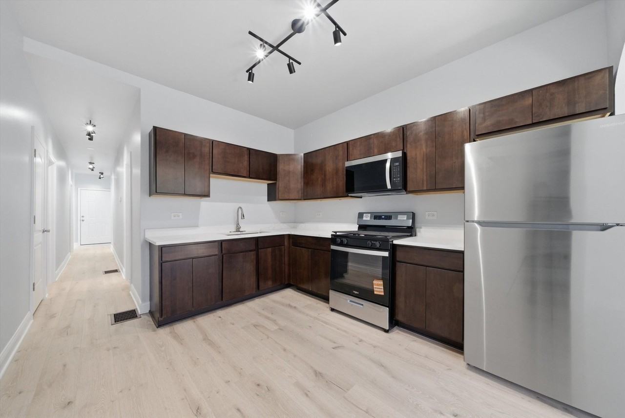 541 N Lawndale Ave - Photo 6 of 13
