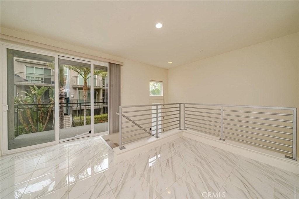 248 Rockefeller - Photo 4 of 6