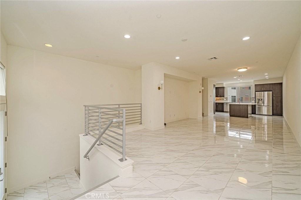 248 Rockefeller - Photo 5 of 6