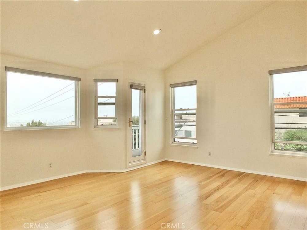 2230 Ohio Ave #1 - Photo 7 of 17