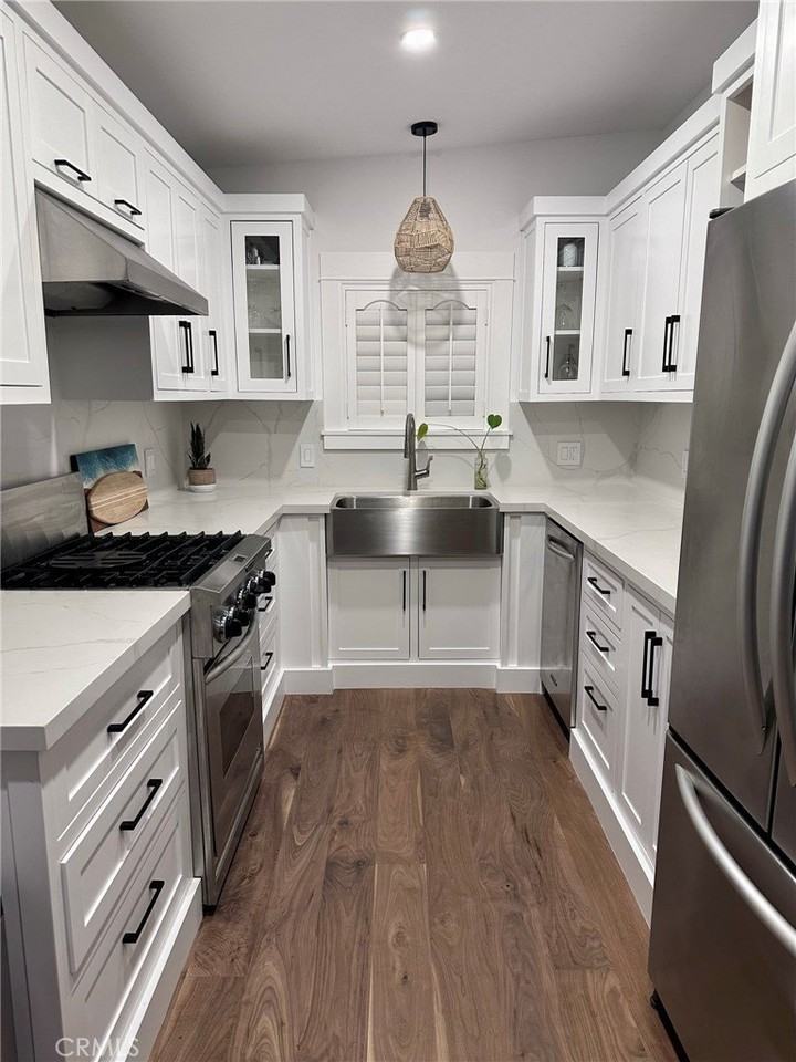 611 Avenue C - Photo 5 of 24
