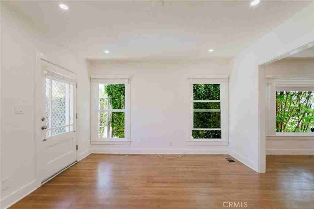 915 N Kenneth Rd - Photo 5 of 33