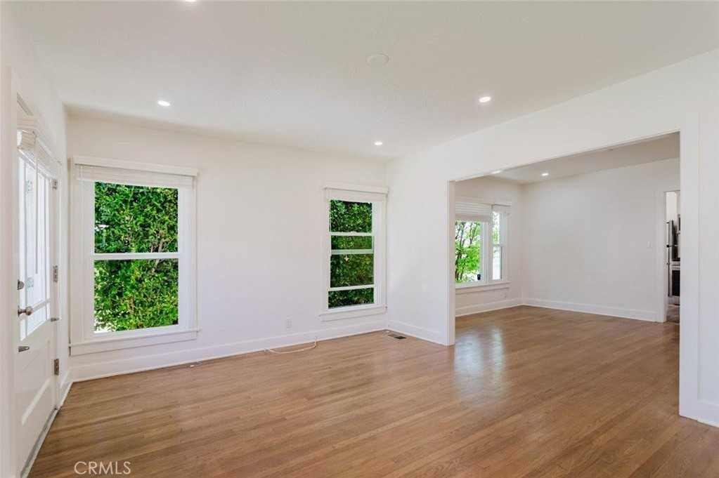 915 N Kenneth Rd - Photo 6 of 33