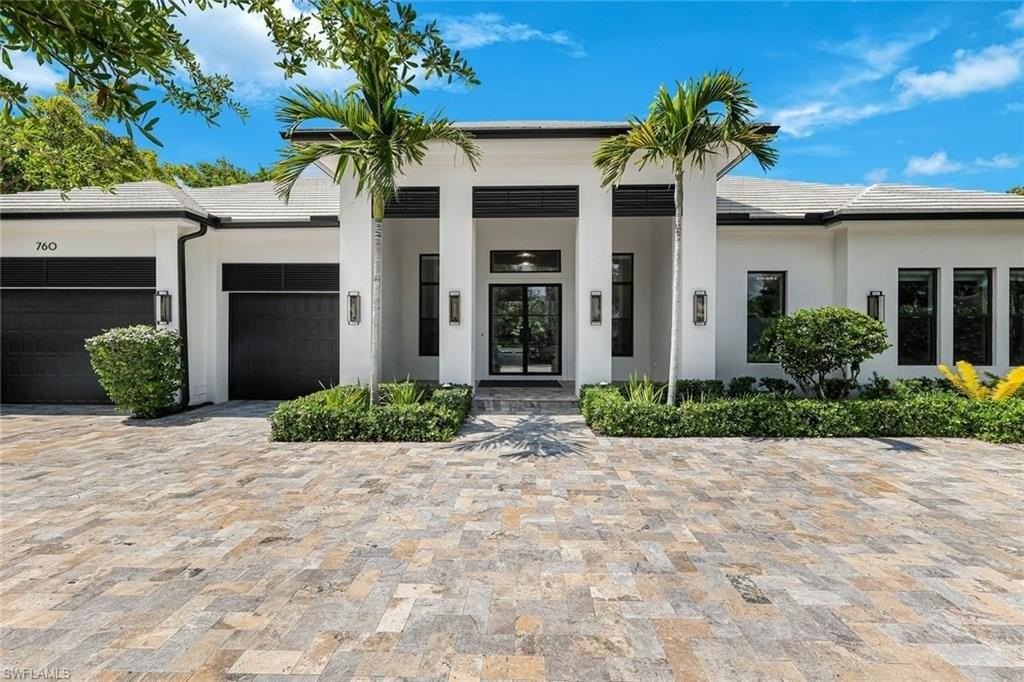 760 Park Shore Dr - Photo 2 of 33