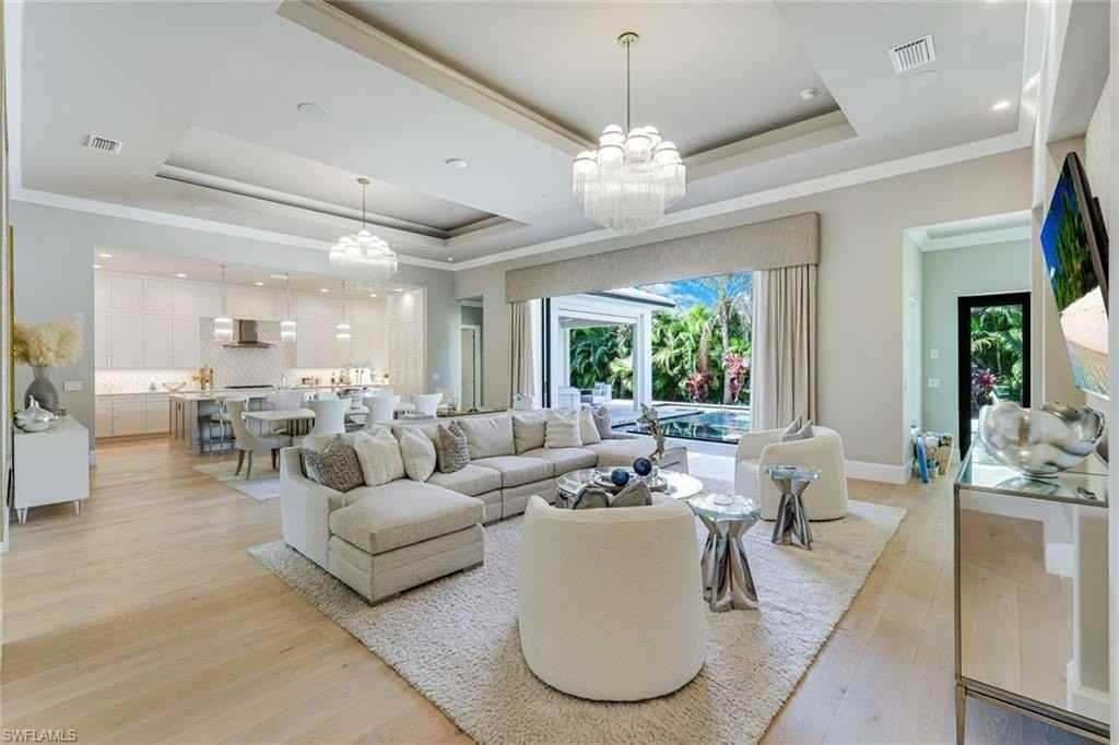 760 Park Shore Dr - Photo 3 of 33