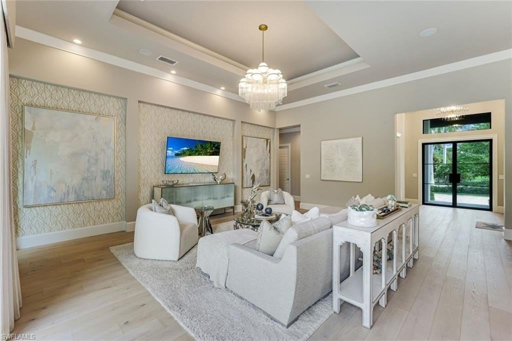 760 Park Shore Dr - Photo 5 of 33