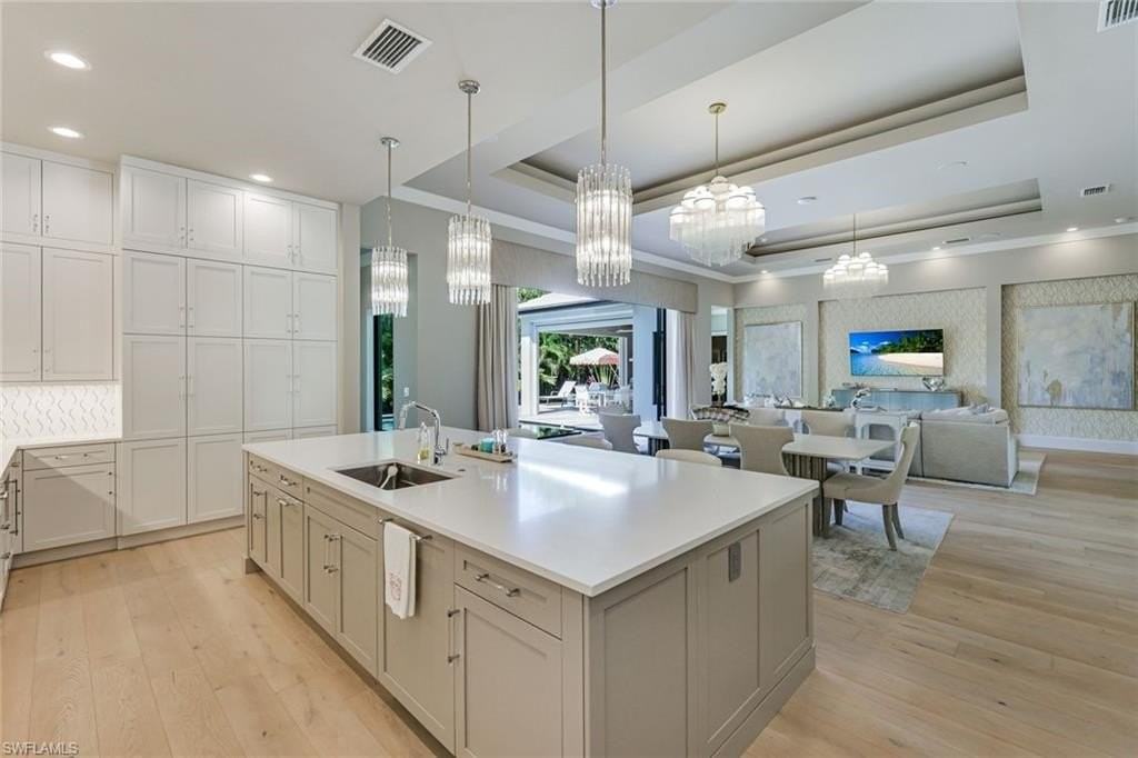 760 Park Shore Dr - Photo 7 of 33