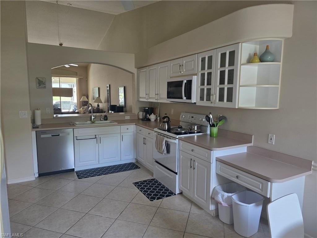 8164 Ibis Cove Cir #B202 - Photo 6 of 22