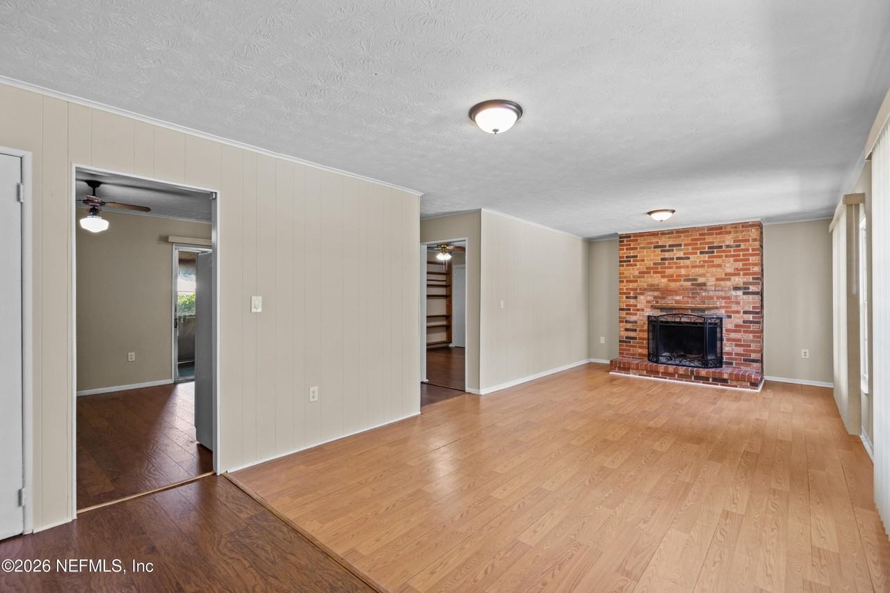 253 Cowry Rd - Photo 4 of 27