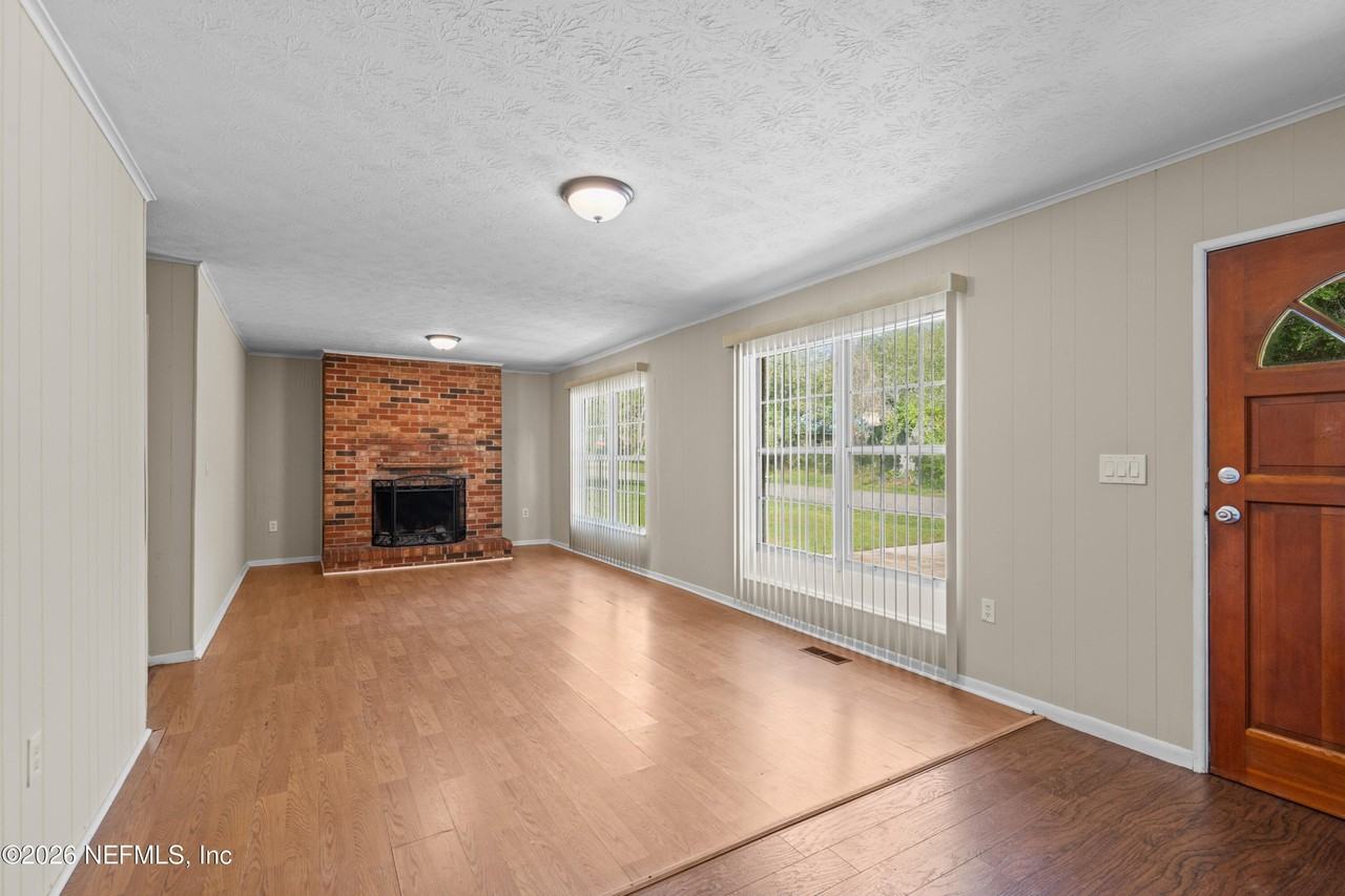 253 Cowry Rd - Photo 5 of 27
