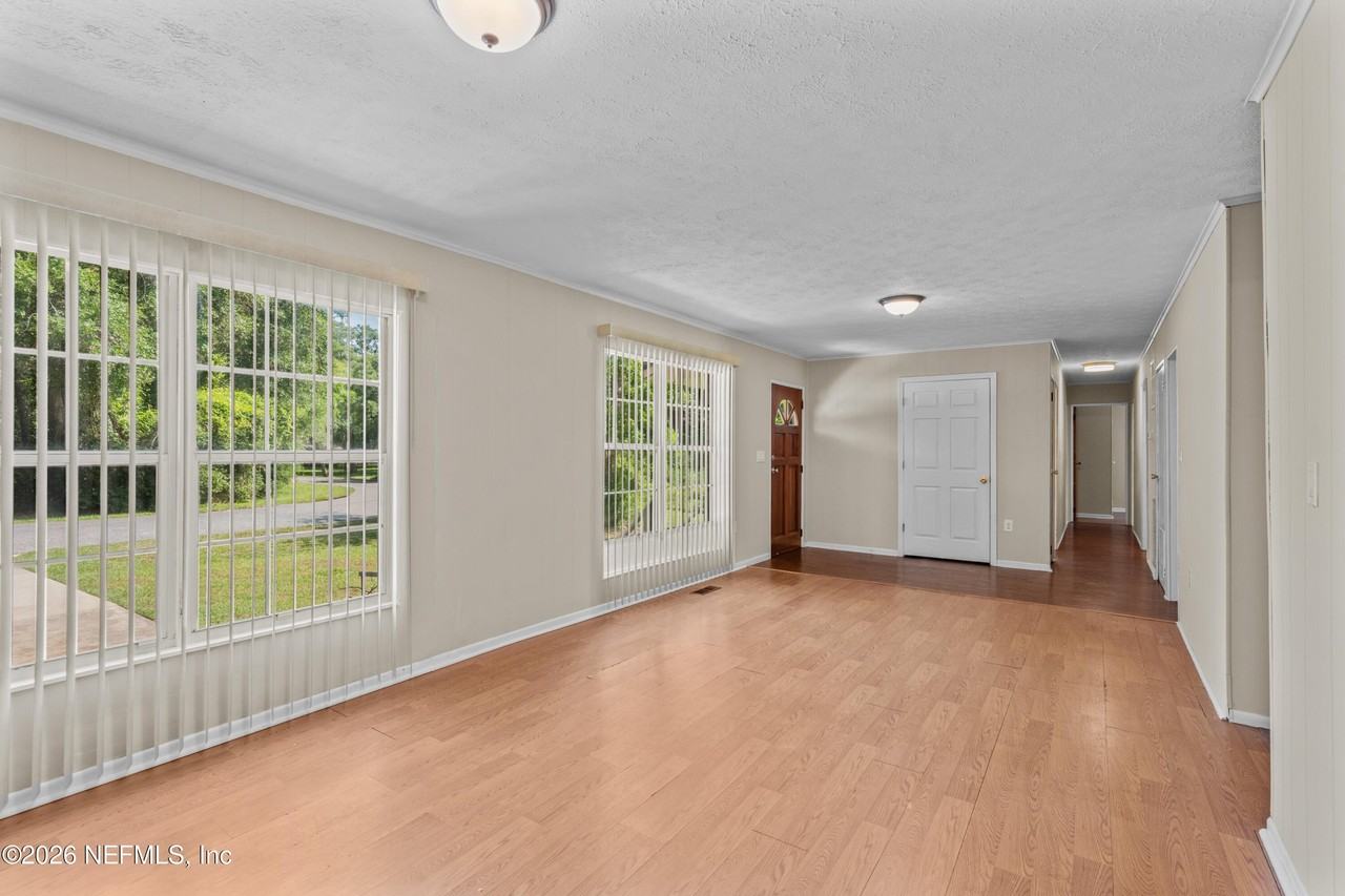 253 Cowry Rd - Photo 6 of 27