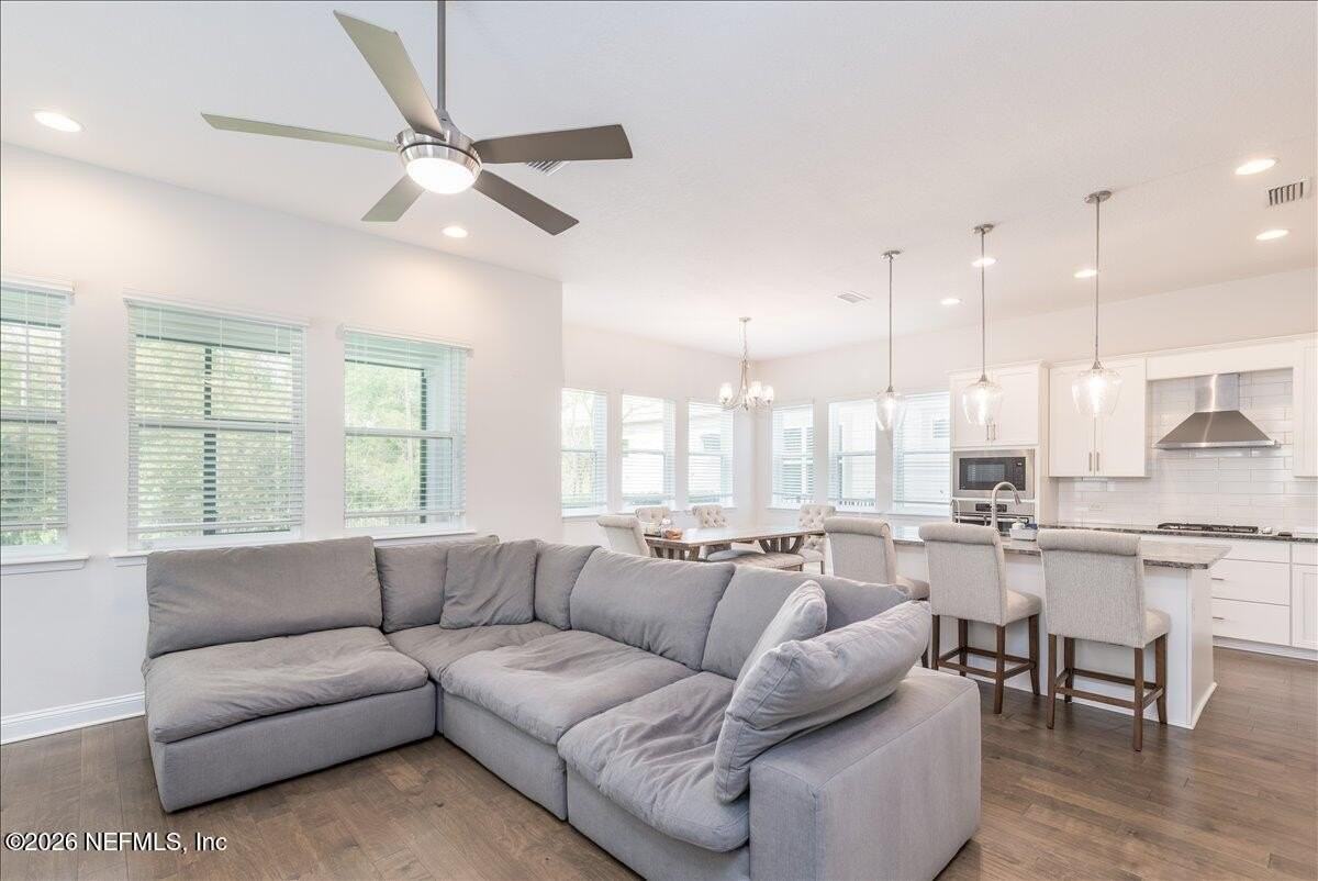 516 Vista Lake Cir - Photo 4 of 40