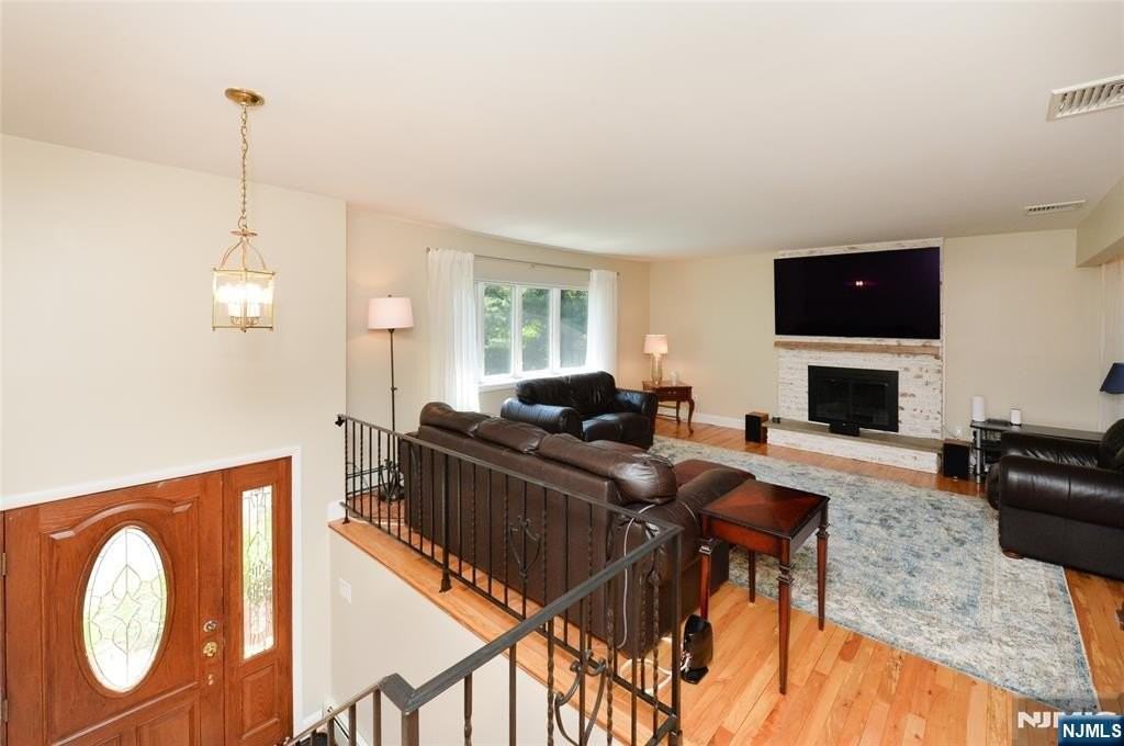 630 Van Emburgh Ave - Photo 3 of 32