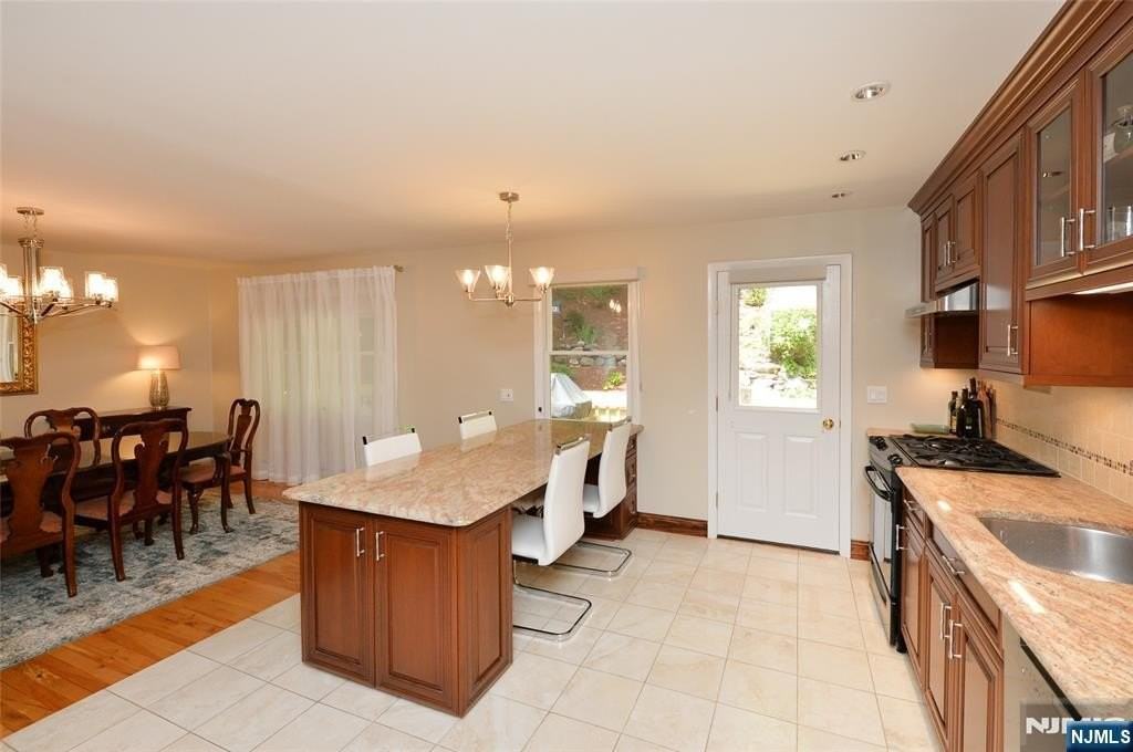 630 Van Emburgh Ave - Photo 4 of 32