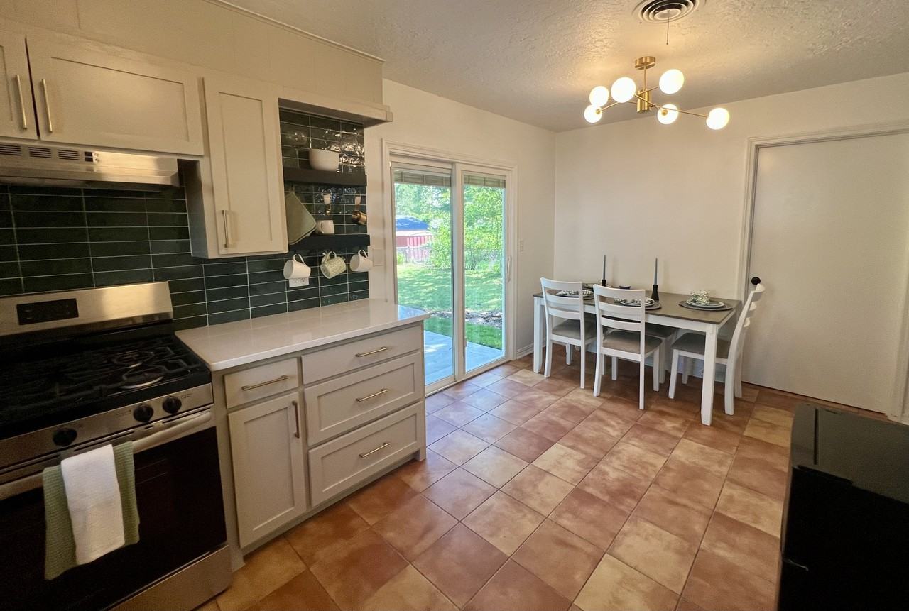 513 Inwood Dr #1 - Photo 5 of 17