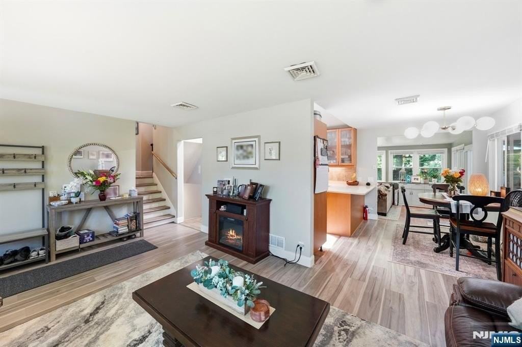 12 Willis Dr - Photo 6 of 33