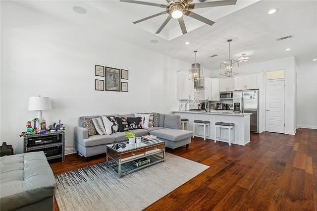2527 Eagle St - Photo 4 of 16