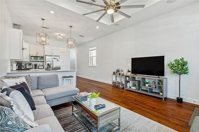 2527 Eagle St - Photo 5 of 16