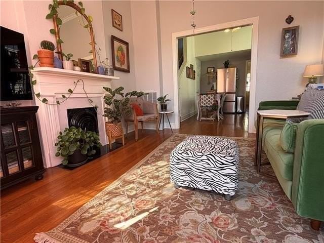 2523 Laurel St - Photo 2 of 9