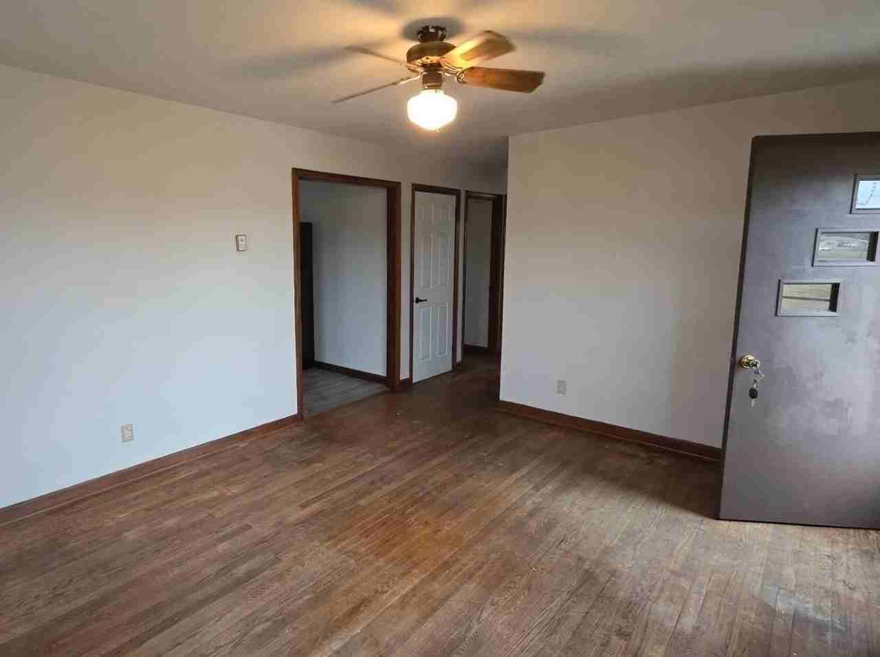 422 Cleburne Blvd - Photo 2 of 10