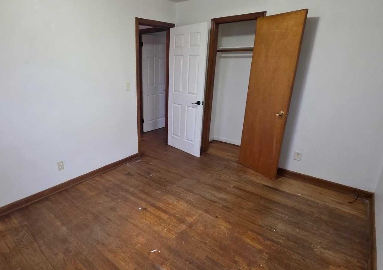 422 Cleburne Blvd - Photo 5 of 10