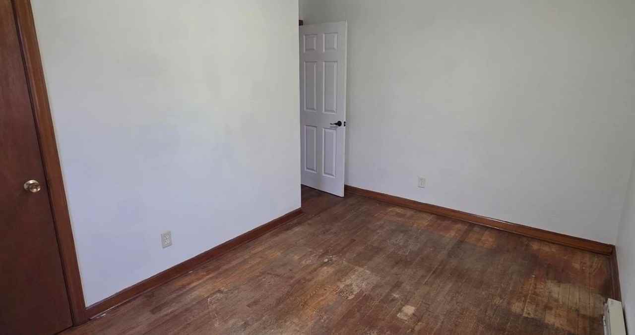 422 Cleburne Blvd - Photo 6 of 10
