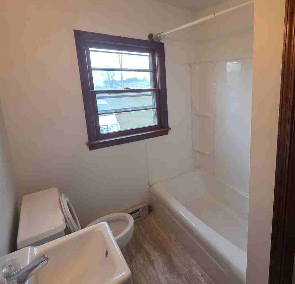 422 Cleburne Blvd - Photo 7 of 10