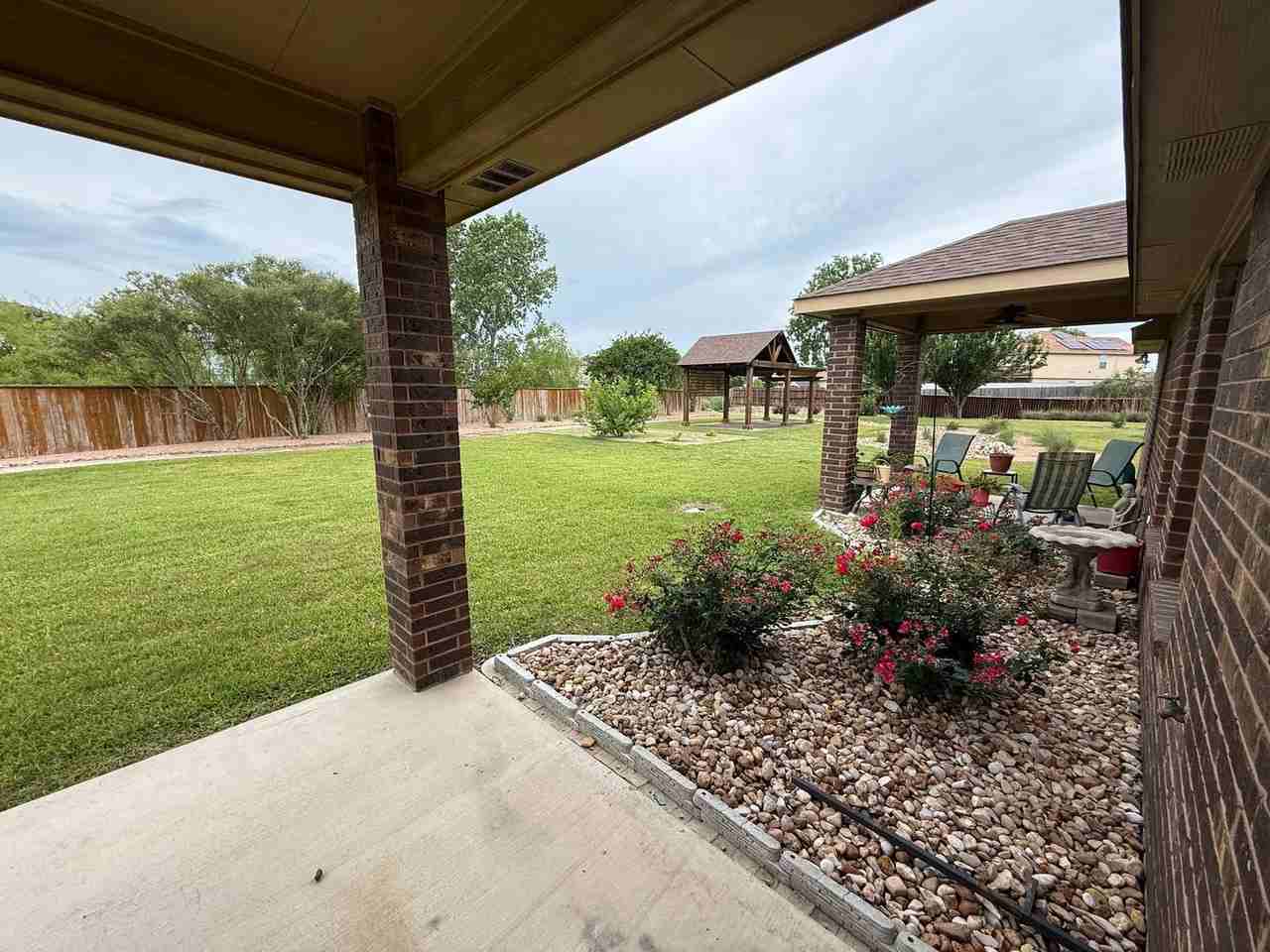 902 Safari Dr - Photo 3 of 15