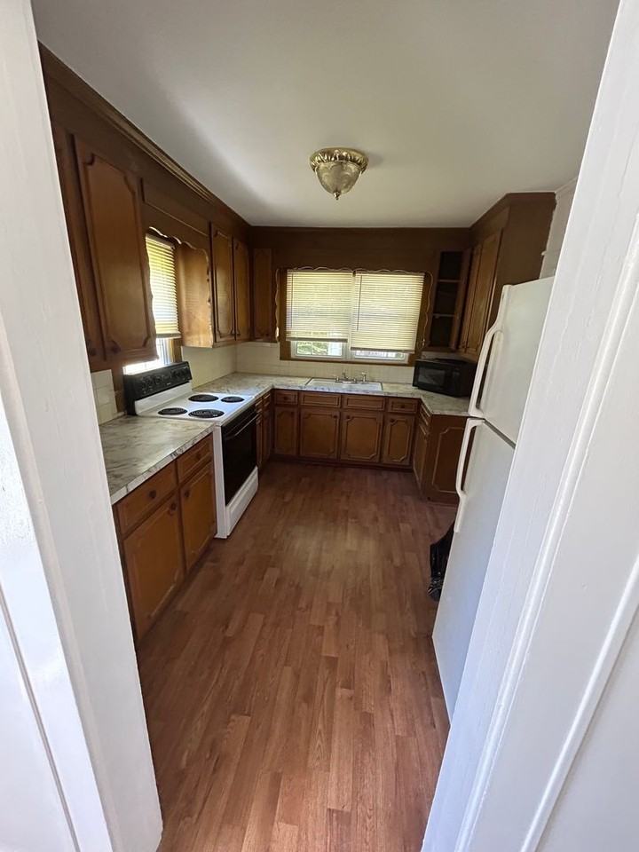 1183 Rainbow Rd - Photo 3 of 15