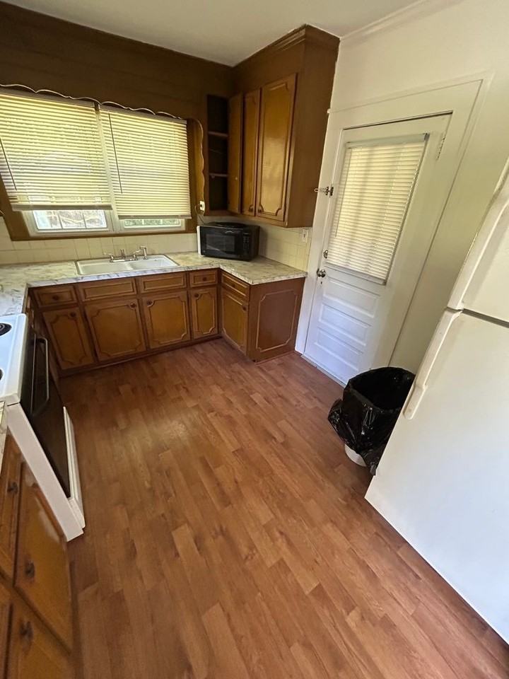 1183 Rainbow Rd - Photo 4 of 15