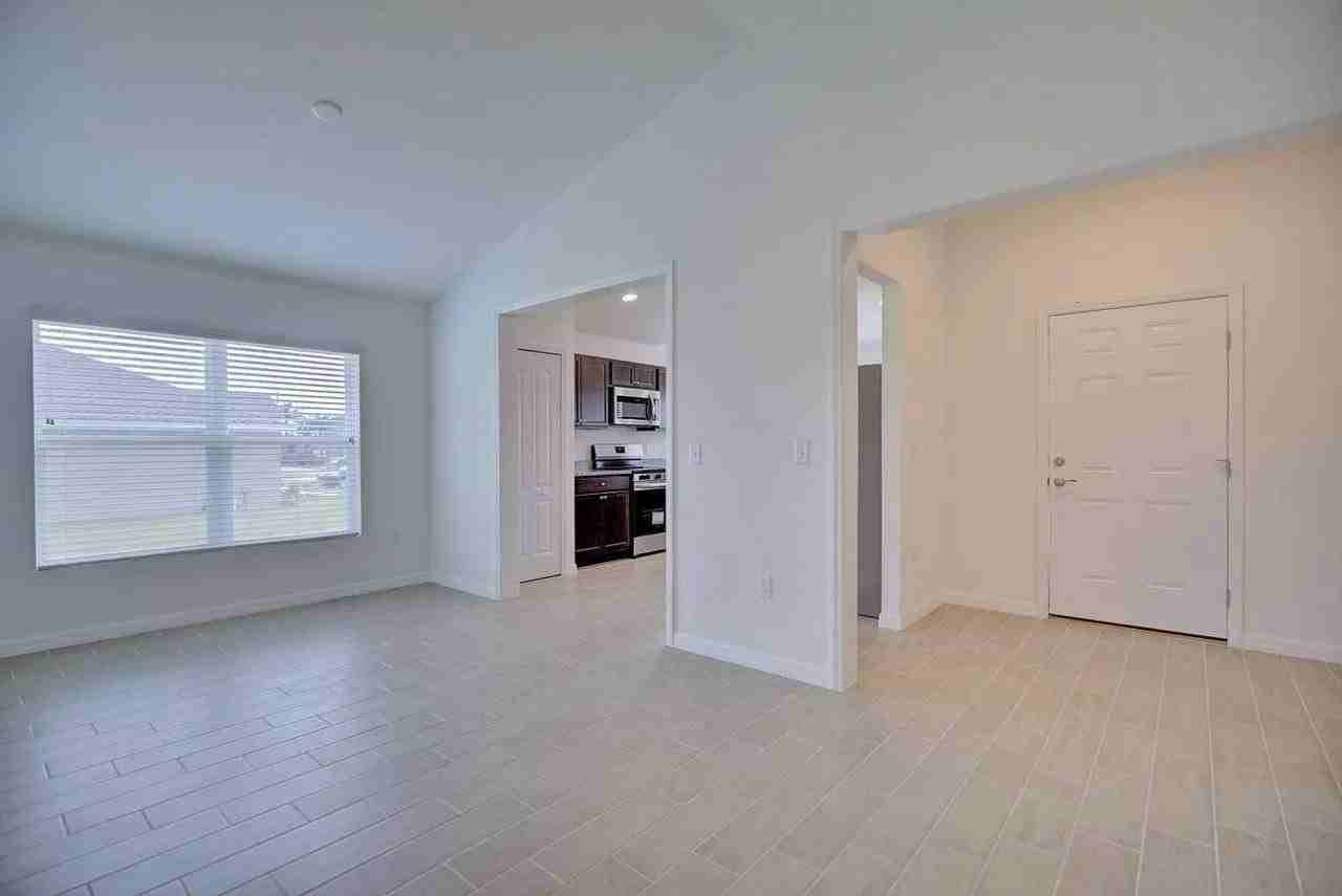 4548 Adrienne St - Photo 6 of 21