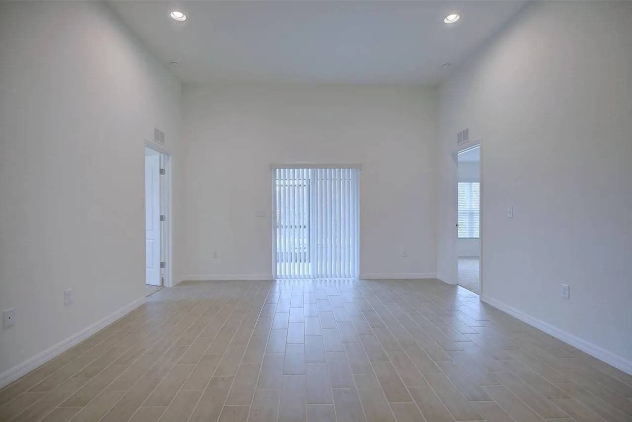 4548 Adrienne St - Photo 7 of 21