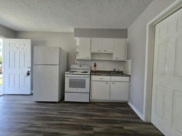 10632 106th Ave Apt 15 #15 - Photo 2 of 3