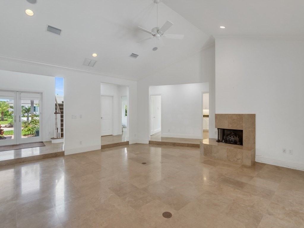 1575 Shorelands Dr E - Photo 2 of 36