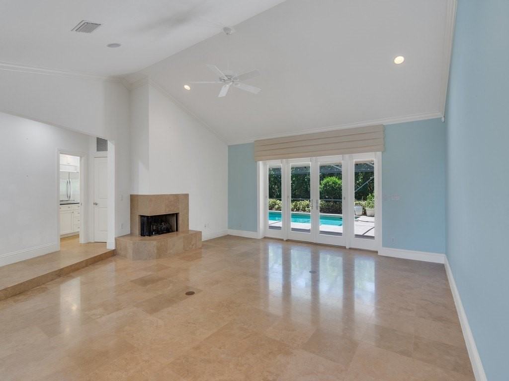 1575 Shorelands Dr E - Photo 3 of 36