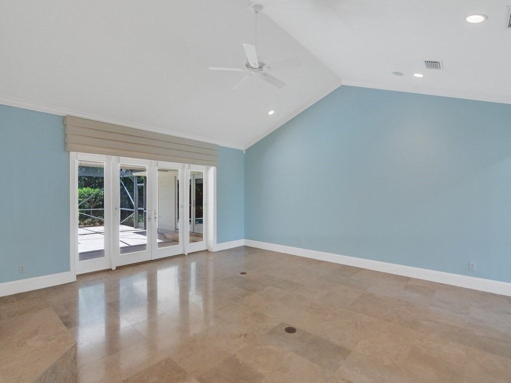 1575 Shorelands Dr E - Photo 4 of 36
