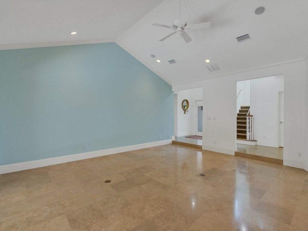 1575 Shorelands Dr E - Photo 5 of 36