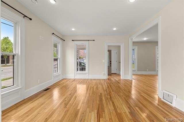 225 S Center St - Photo 6 of 45