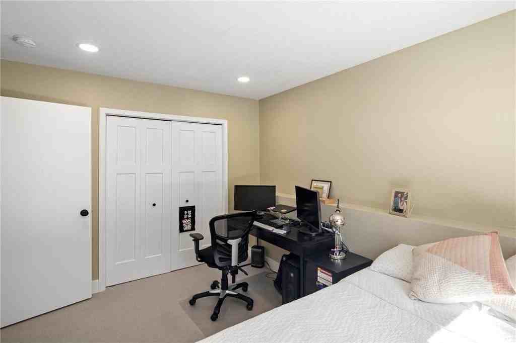 1313 3rd St Ne - Photo 4 of 27