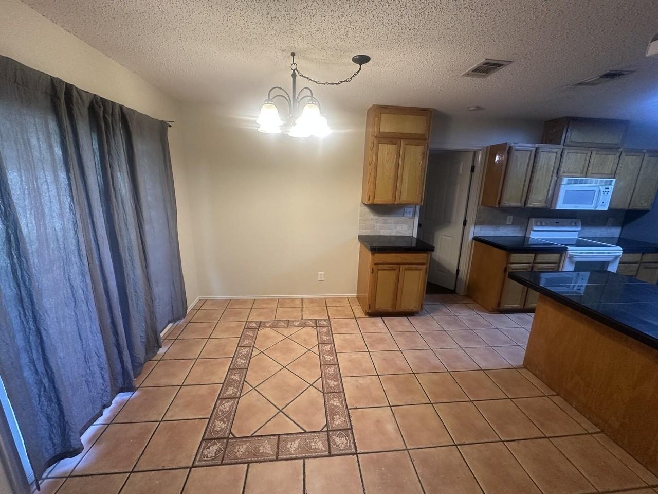 2513 1st Atlas St - Photo 6 of 17
