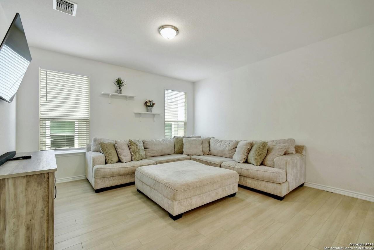11214 Plaudit - Photo 4 of 25