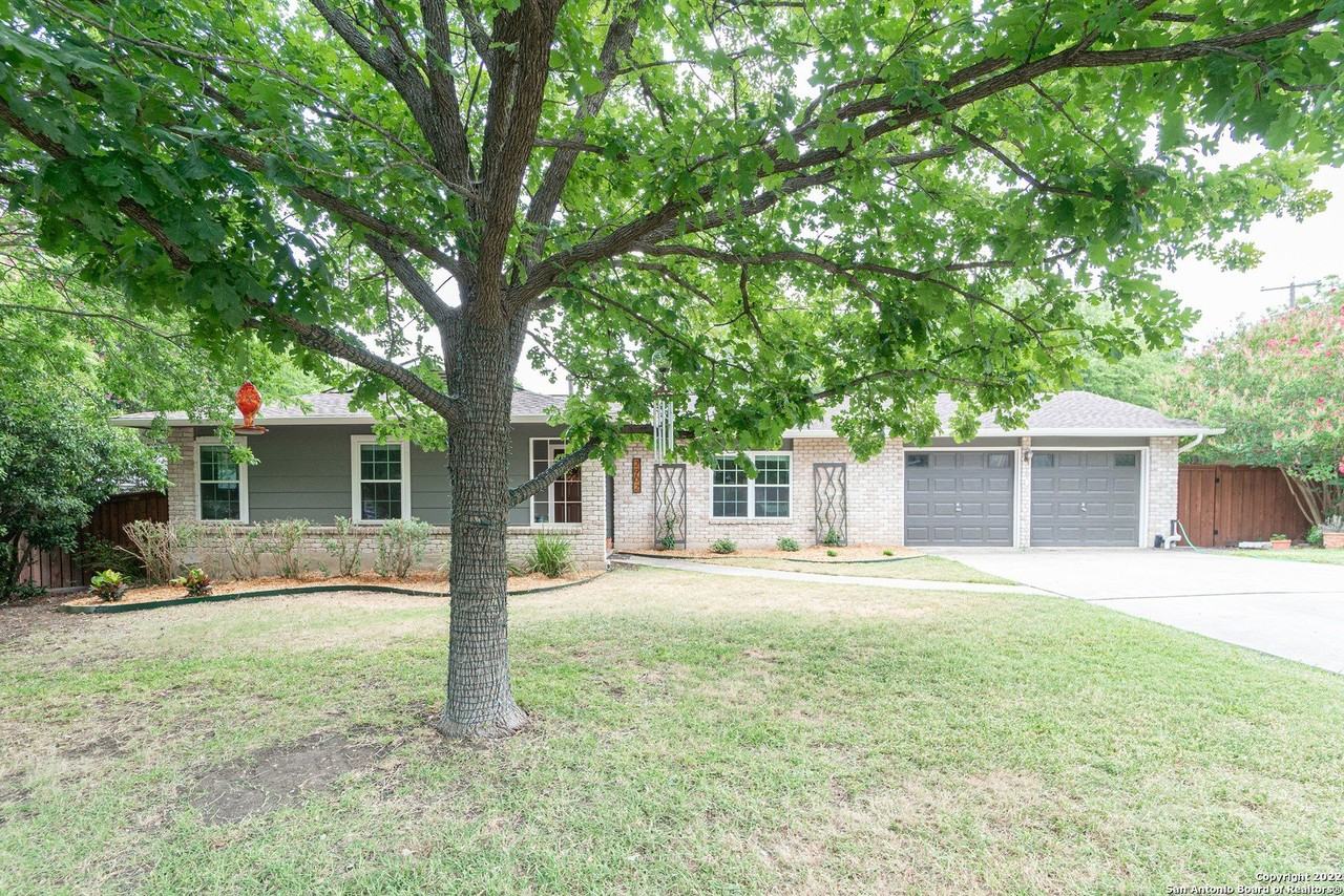 2902 Sir Phillip Dr - Photo 2 of 15