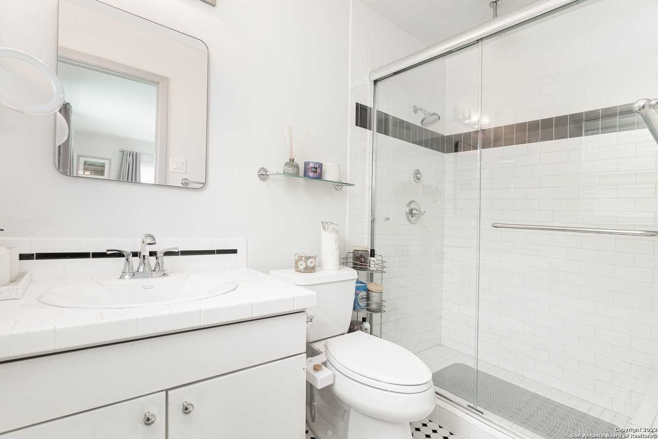 2902 Sir Phillip Dr - Photo 4 of 15