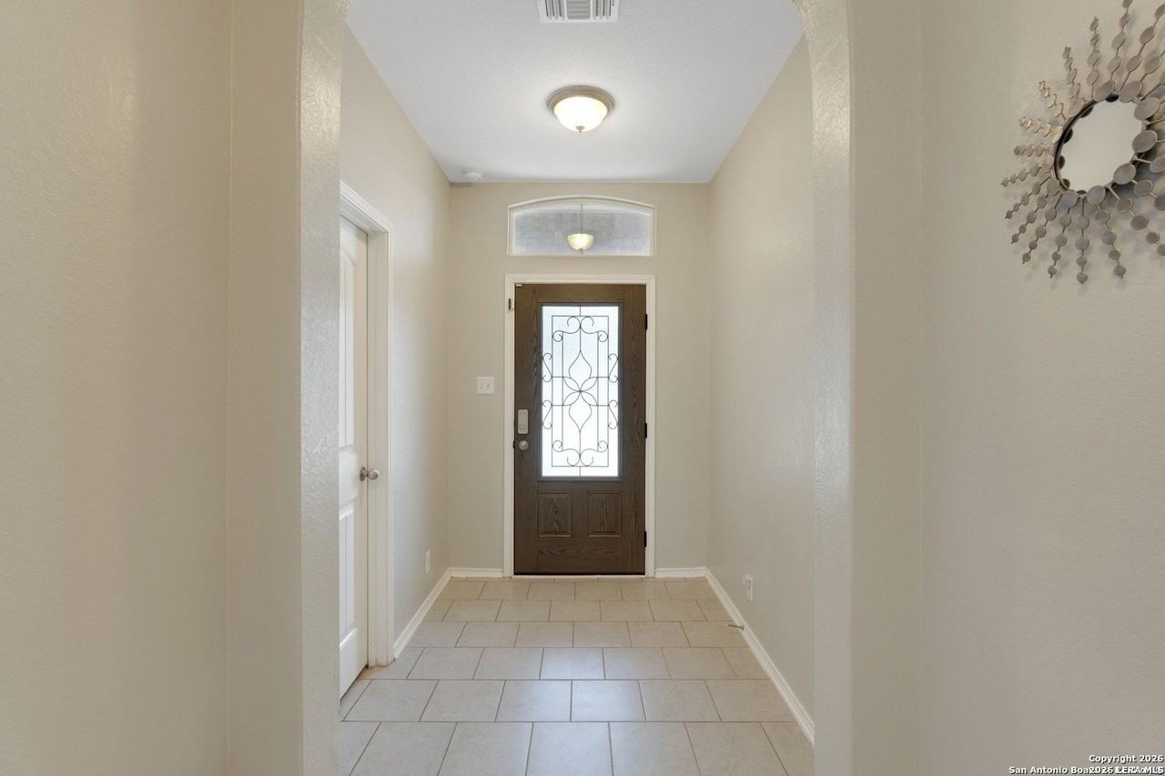 428 Kings Way - Photo 3 of 29