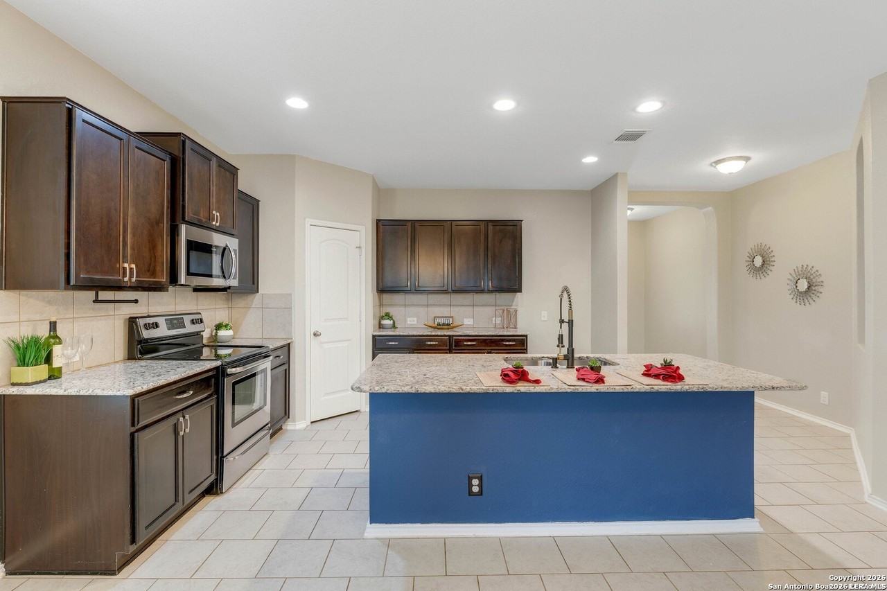 428 Kings Way - Photo 6 of 29