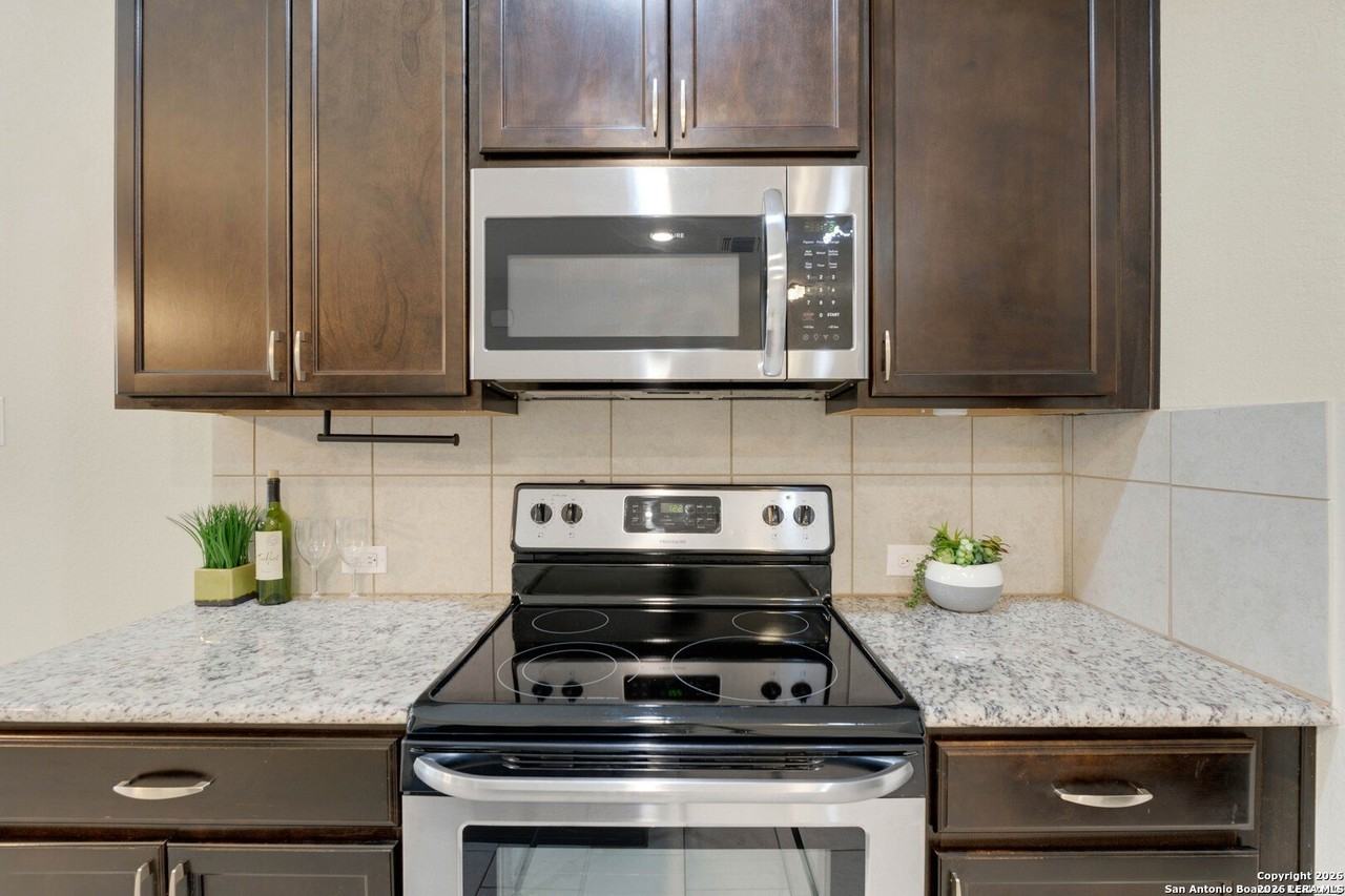 428 Kings Way - Photo 7 of 29