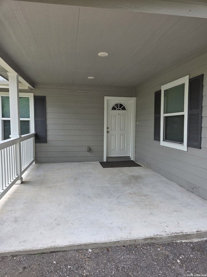 727 Menefee Blvd - Photo 3 of 17