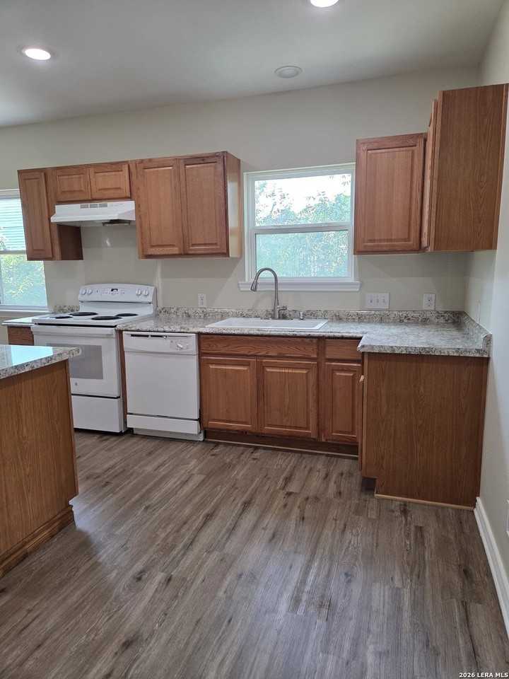 727 Menefee Blvd - Photo 5 of 17